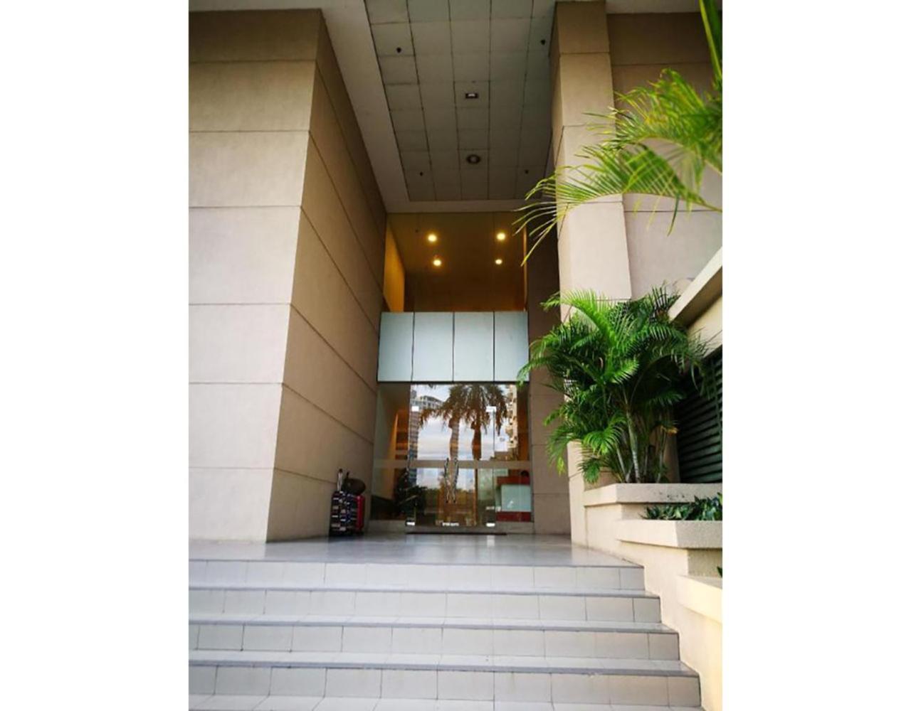 The Regency Luxury Suite -Gurney Strait Quay Tanjung Tokong Exterior foto