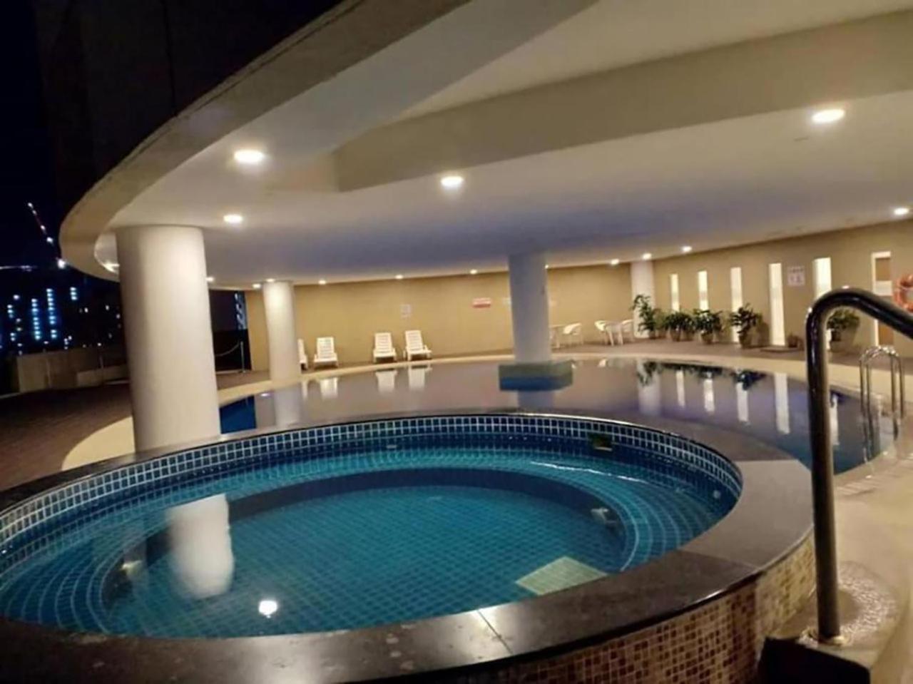 The Regency Luxury Suite -Gurney Strait Quay Tanjung Tokong Exterior foto